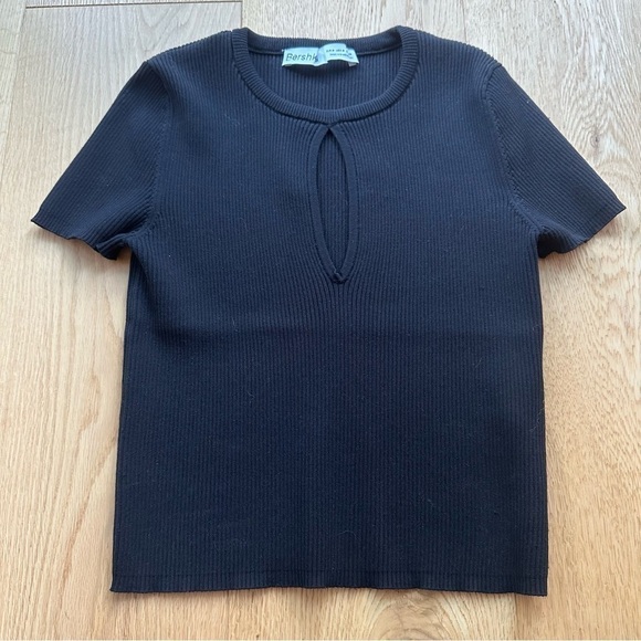 NWOT Bershka ribbed black crop top with key hole  - M - Picture 8 of 14